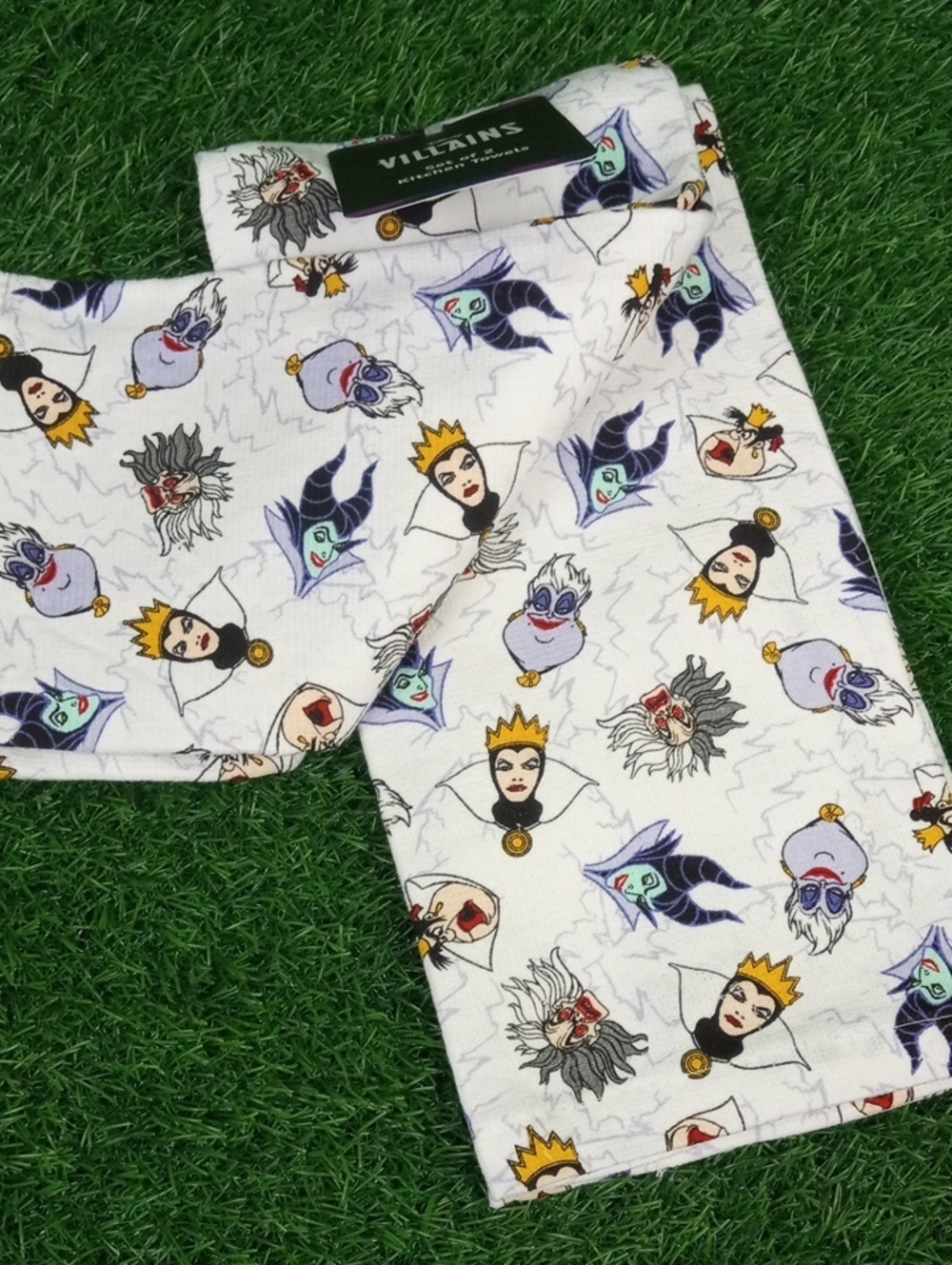 👻🍒 Disney Villains White Patterned Kitchen Towel Set - Picture 3 of 4